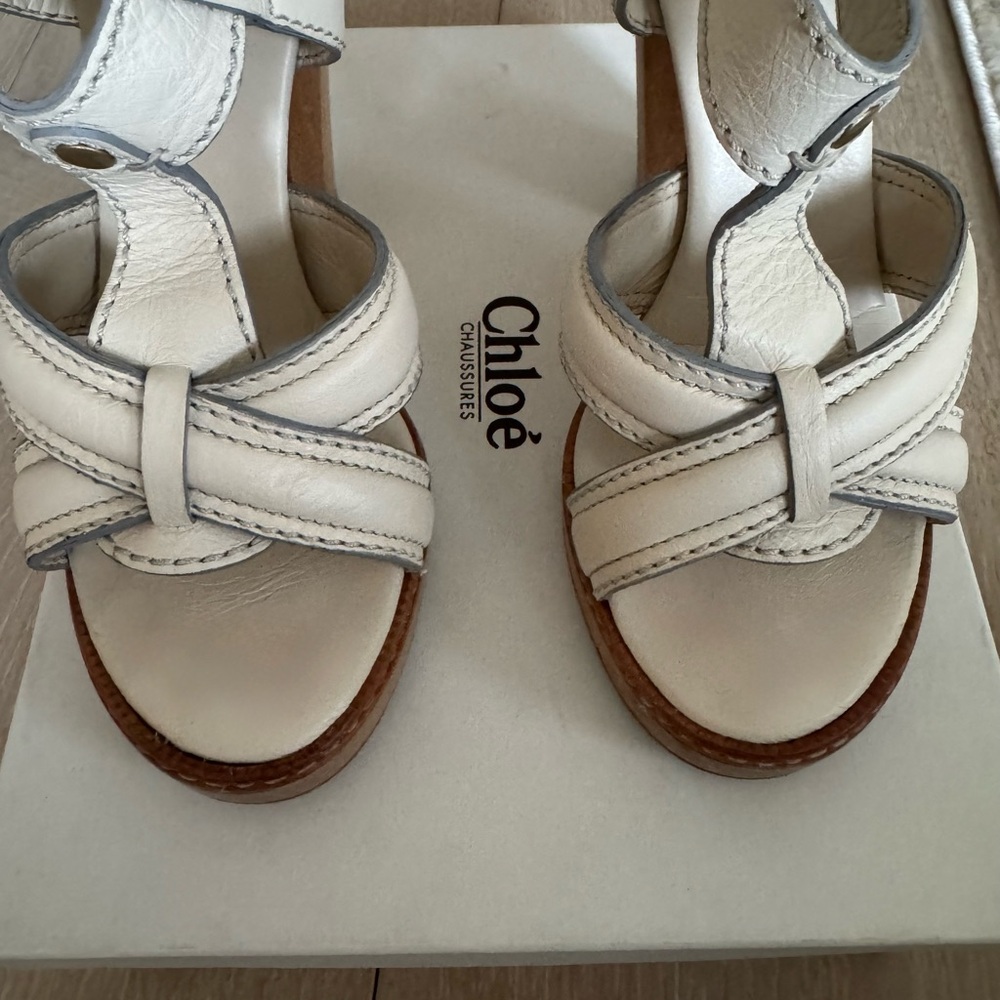 Chloé Ivory Leather Platform Sandals with Wood Block Heel and Gold Hardware - Picture 3 of 5